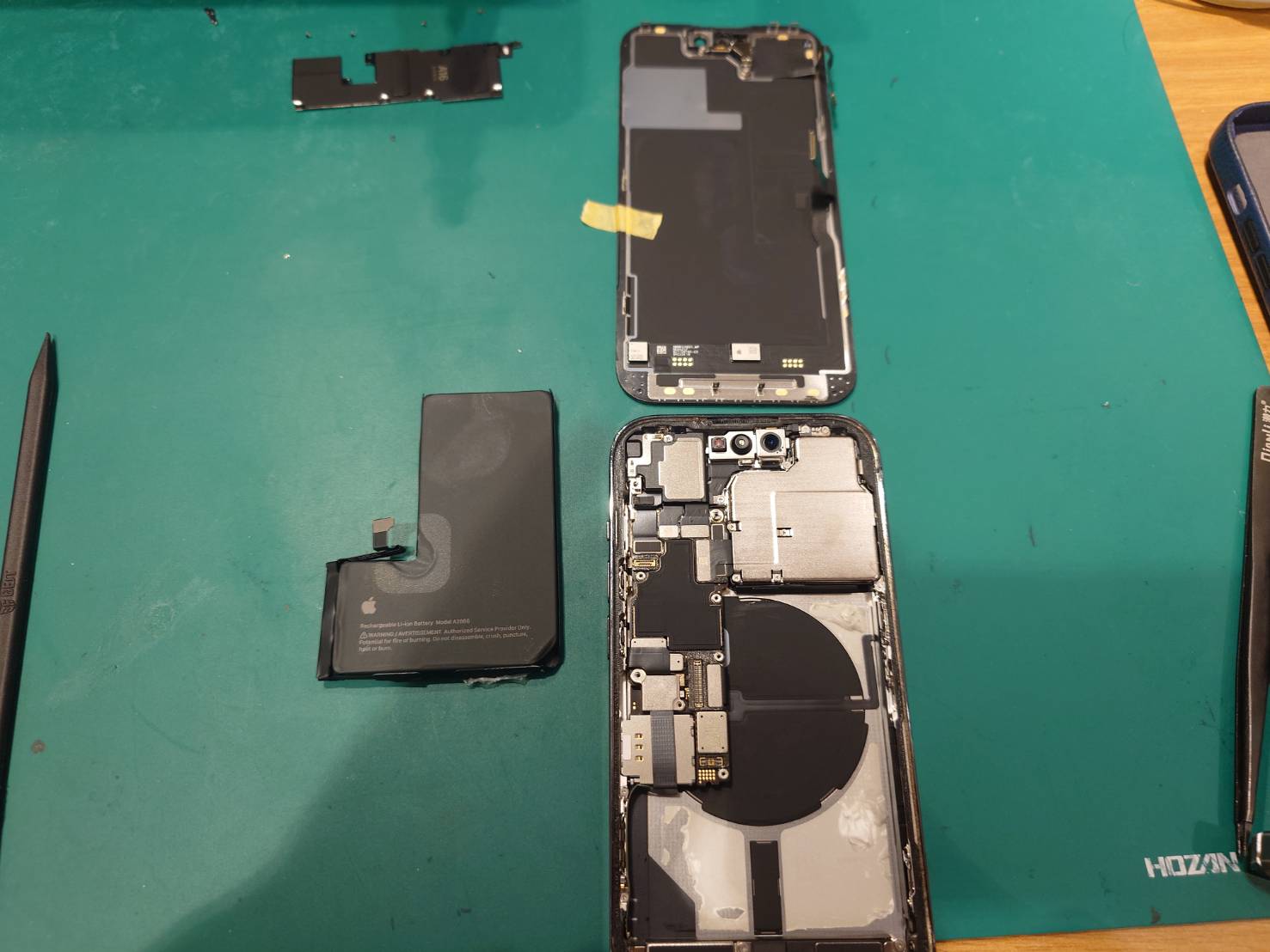 【大井町よりご来店】iPhone14Proのパネルとバッテリー交換をご依頼いただきました！